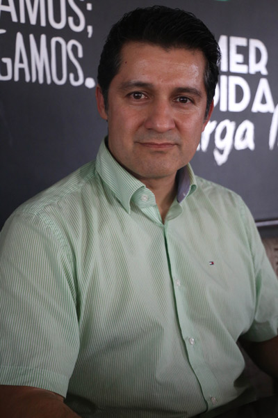 Dr. Luis Flores Castillo