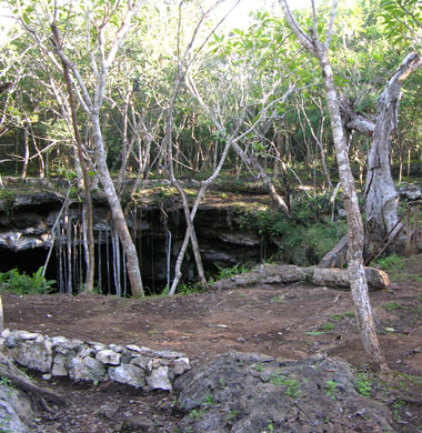 Cenote en comunidad maya2916