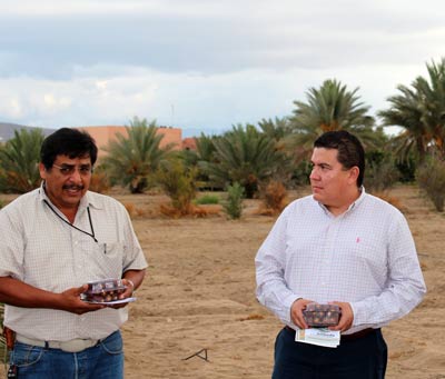 Doctor Sergio zamora y rector de la UABCS doctor Gustavo Rodolfo Cruz Chavez