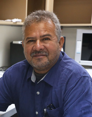 Dr. Carlos Torres Navarrete 1