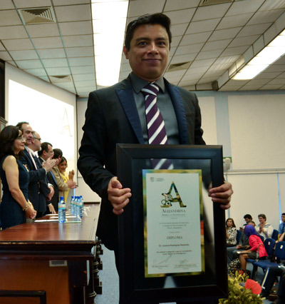 Dr. Juvenal Rodriguez Resendiz en el Premio Alejandrina 2017